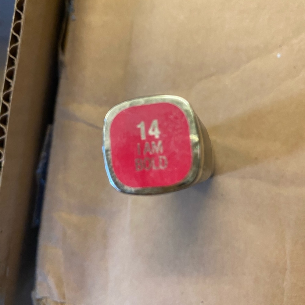 Milani Statement Lipstick Bold Color Matte Finish Full Size 14 I Am Bold W NIB - Picture 4 of 4